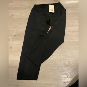 Fabletics ⭐️NEVER WORN⭐️ High wasted capri